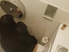 Fat ass latina milf toilet listen in voyeur