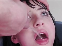 Ela bebe tudinnho